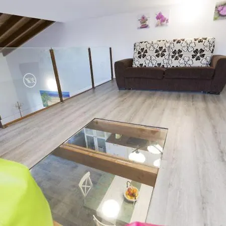 לינה וארוחת בוקר Casa Mica *